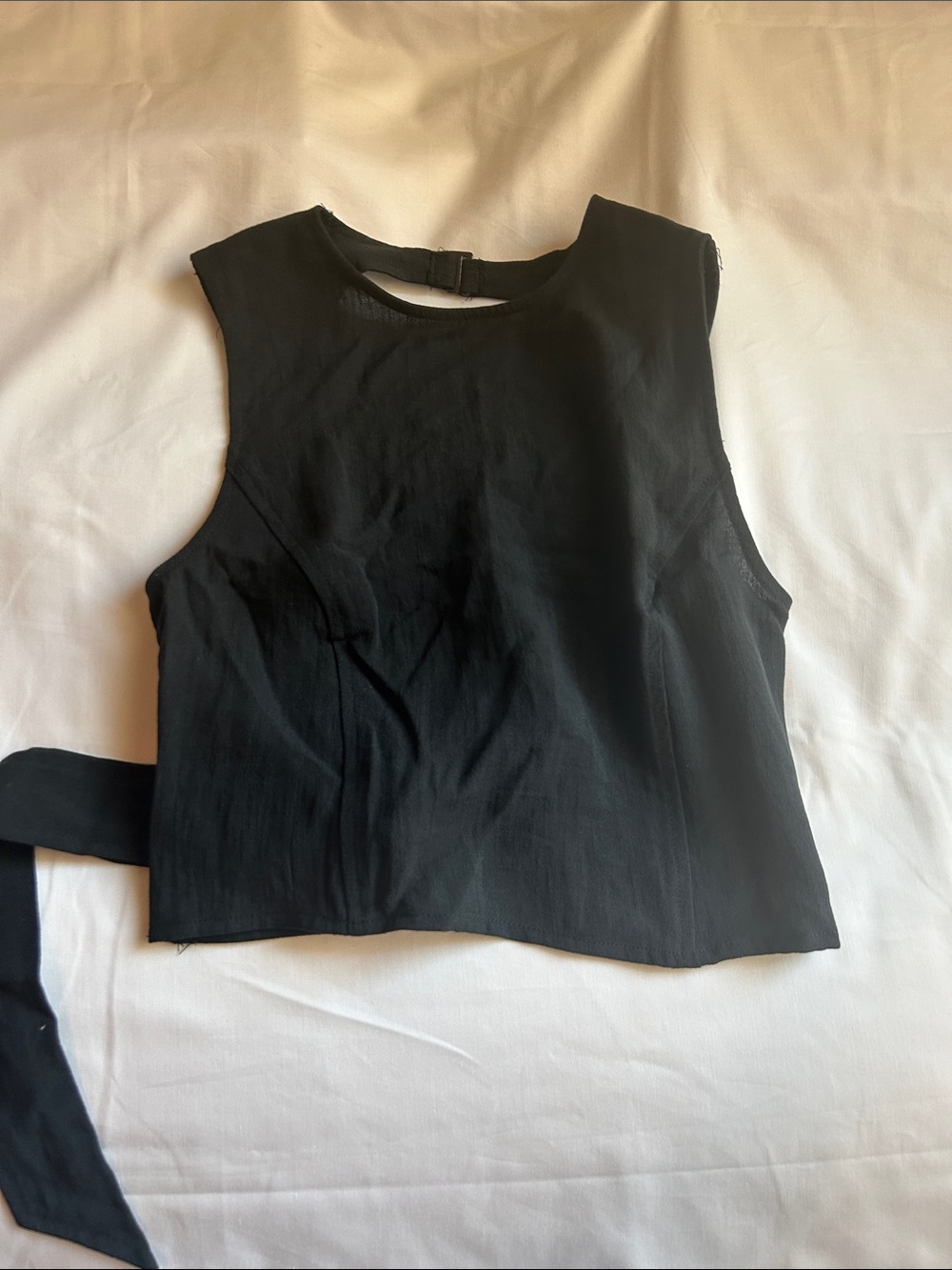 HALARA Black Sleeveless Cropped Tank with Back Tie